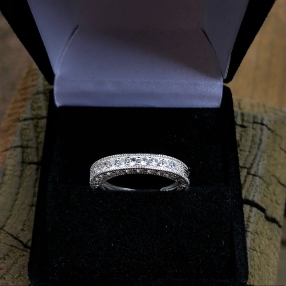 STERLING SILVER WHITE SAPPHIRE RING - Picture 3 of 8